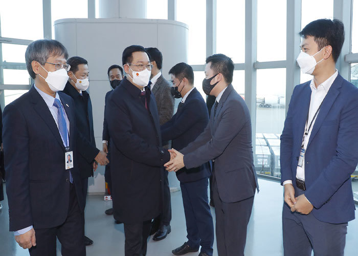 Chủ tịch Quốc hội đến Seoul, bắt đầu thăm chính thức Hàn Quốc - Ảnh 1
