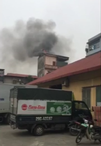 Hà Nội: Cháy tại tầng tum ngôi nhà trên phố Mạc Thị Bưởi - Ảnh 1