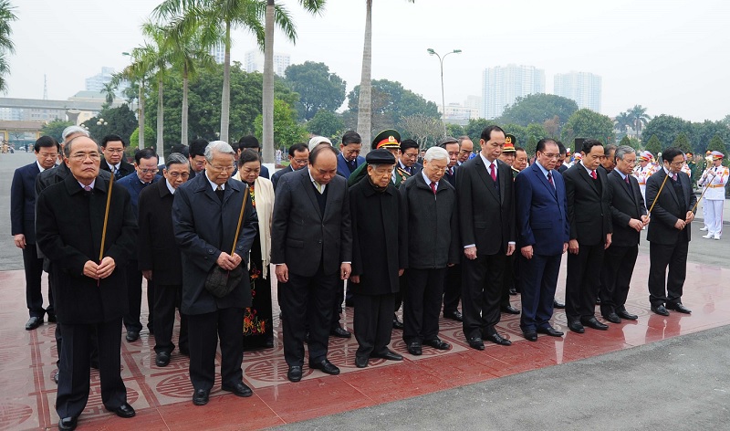 Lãnh đạo Đảng, Nhà nước và TP Hà Nội viếng Chủ tịch Hồ Chí Minh - Ảnh 3