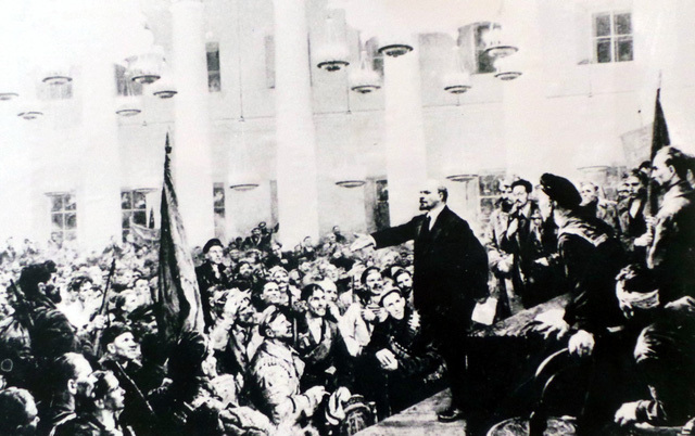 Hình ảnh Cách mạng Tháng Mười Nga và Bác Hồ với nhân dân Xô Viết - Ảnh 7