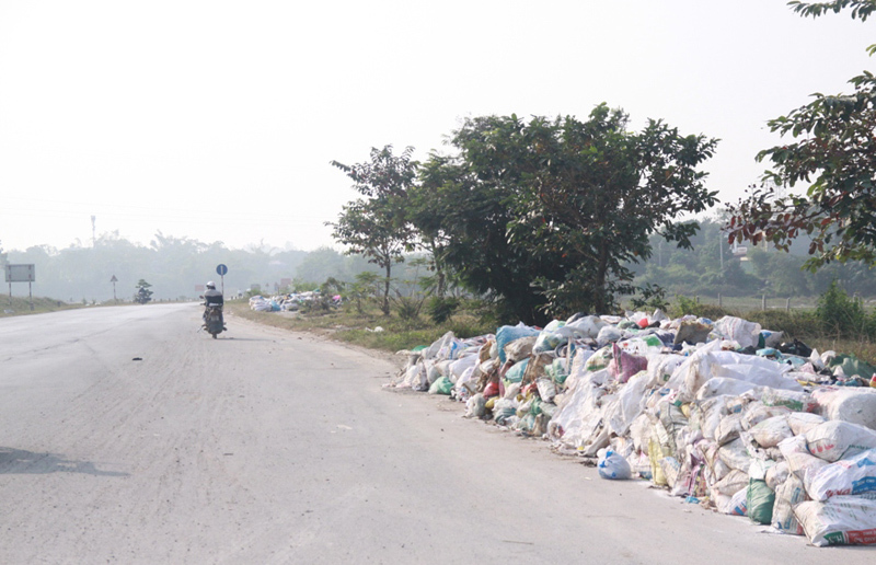 Trước ngày 6/11, giải tỏa 7.000 tấn rác thải tồn đọng tại Ba Vì, Sơn Tây - Ảnh 2
