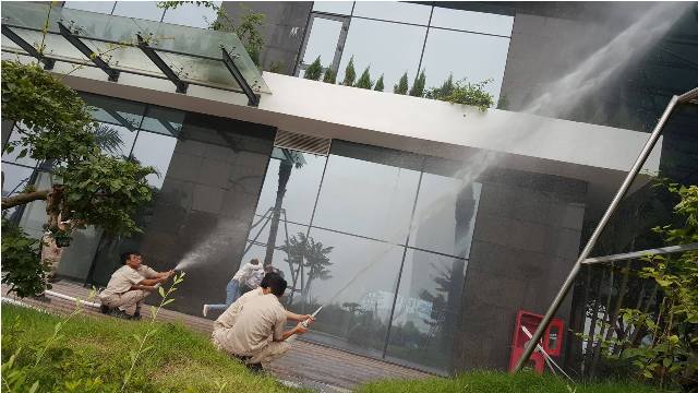 “Cháy” tại tòa nhà Ecolife Capital, lính cứu hỏa cứu thoát nhiều người - Ảnh 5