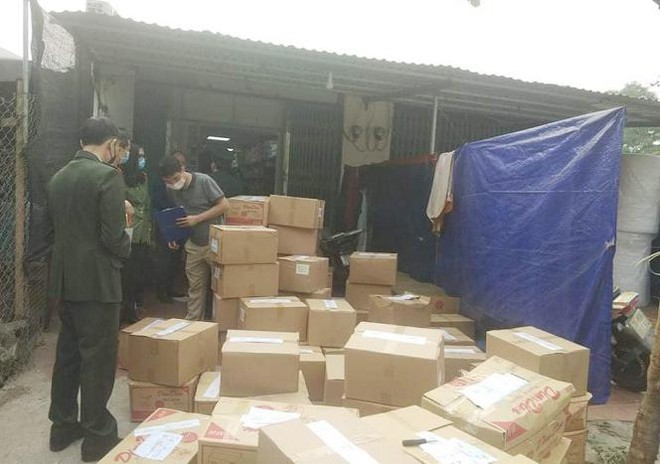 Công an Hà Nội phát hiện 30 tấn sách nghi in lậu ở Bắc Từ Liêm - Ảnh 1