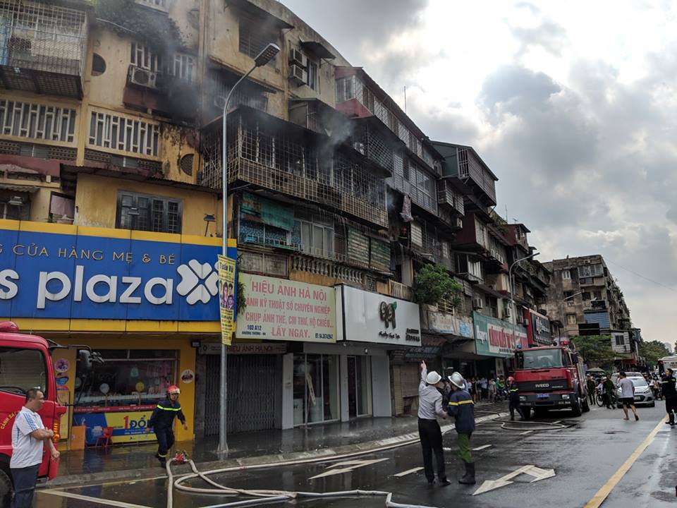 Hà Nội: Cháy dữ dội tại tập thể 5 tầng trên phố Tôn Thất Tùng - Ảnh 5