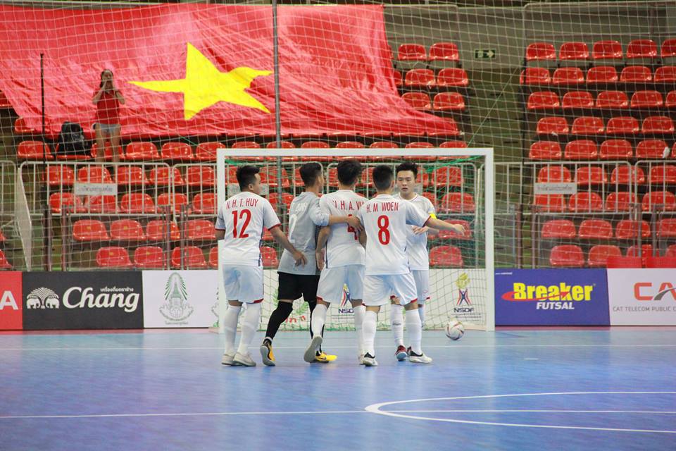 U20 futsal Việt Nam có chiến thắng đầu tiên tại vòng loại châu Á 2019 - Ảnh 1