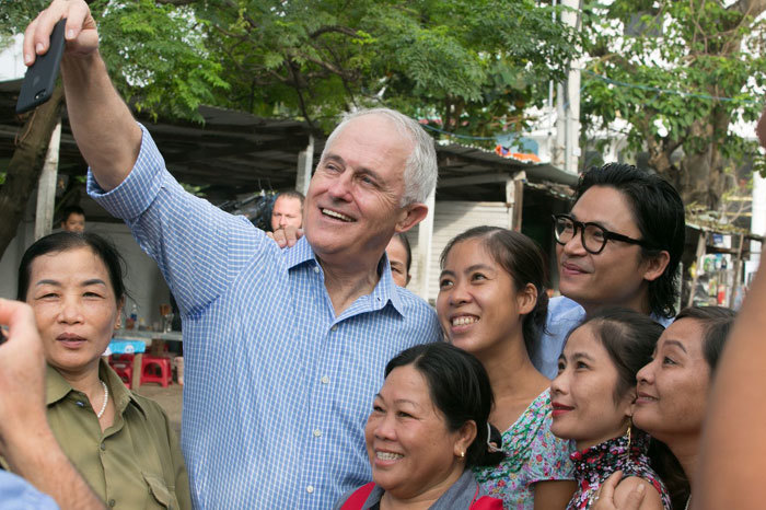 Thủ tướng Úc lần đầu thưởng thức ''bánh mì'' tại Đà Nẵng - Ảnh 2