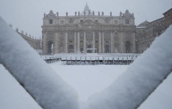 Hình ảnh hiếm hoi băng tuyết bao phủ thủ đô Rome của Italia - Ảnh 10