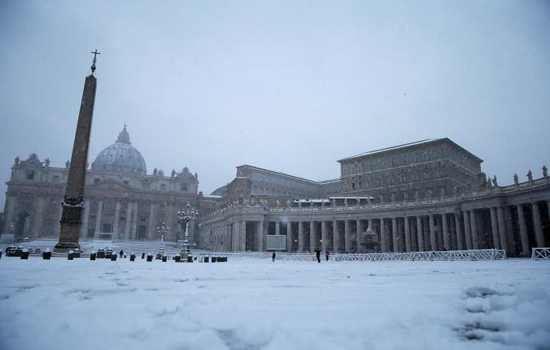 Hình ảnh hiếm hoi băng tuyết bao phủ thủ đô Rome của Italia - Ảnh 4