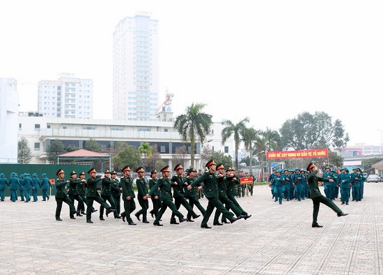 Quận Thanh Xuân ra quân huấn luyện dân quân tự vệ - Ảnh 1