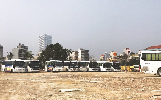 Hà Nội: Cần xử lý nghiêm bãi đỗ xe không phép ở phường Mỗ Lao - Ảnh 1