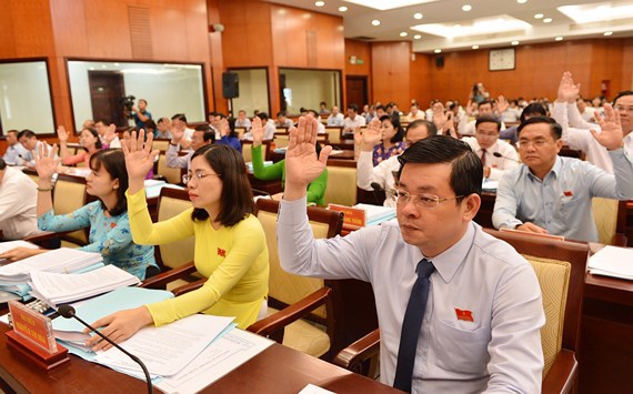 HĐND TP Hồ Chí Minh thông qua danh sách 30 cán bộ lãnh đạo lấy phiếu tín nhiệm - Ảnh 1