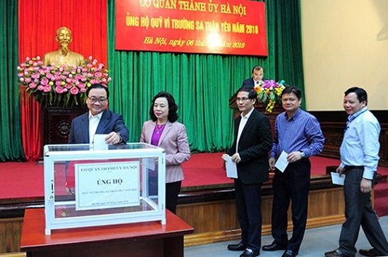Thành ủy Hà Nội ủng hộ Quỹ “Vì Trường Sa thân yêu” năm 2018 - Ảnh 1