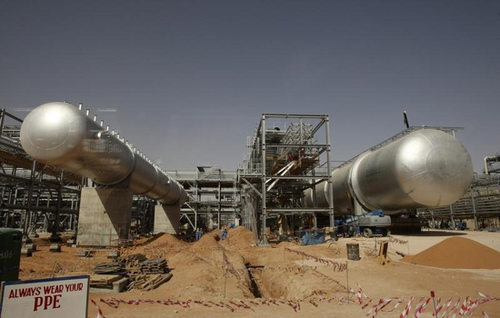 Giá dầu chạm đỉnh 4 tuần nhờ Ả Rập Saudi quyết chấm dứt dư cung - Ảnh 1