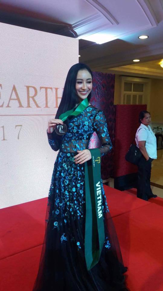 Hà Thu giành huy chương đầu tiên tại Hoa hậu Trái đất 2017 - Ảnh 2
