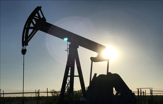 Giá dầu chứng kiến tuần lao dốc mạnh nhất trong hơn 1 năm - Ảnh 1