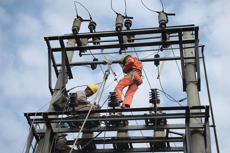 EVNNPC đảm bảo cung ứng điện an toàn trong dịp lễ Noel, Tết dương lịch năm 2022 - Ảnh 1
