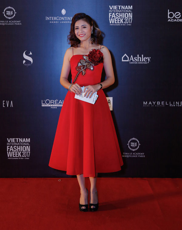 Người đẹp Việt đọ dáng với Á hậu Hàn Quốc - Ảnh 10