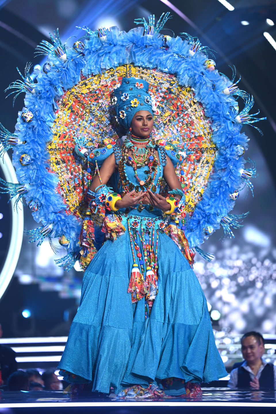 Ngắm trang phục dân tộc cầu kỳ nhất tại Hoa hậu Hoàn vũ 2021 - Ảnh 17