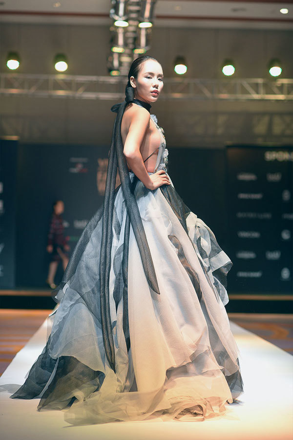 Thiết kế Thu – Đông táo bạo trong tuần lễ thời trang lớn nhất tại Hà Nội - Ảnh 2