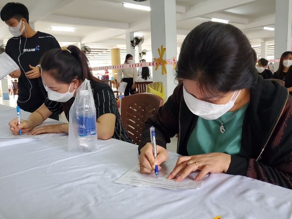 Phó Chủ tịch UBND tỉnh Kiên Giang cùng hàng trăm tình nguyện viên chia sẻ giọt hồng trong mùa dịch - Ảnh 1