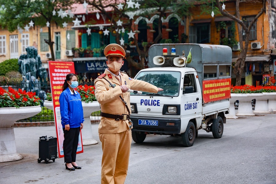 Quận Hoàn Kiếm: Kiểm tra, nhắc nhở hạn chế tập trung đông người tại địa điểm công cộng dịp Giáng sinh, Tết dương lịch - Ảnh 4