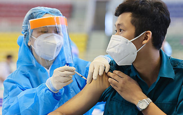 TP Hồ Chí Minh rút ngắn thời gian tiêm liều nhắc lại vaccine phòng Covid-19 - Ảnh 1