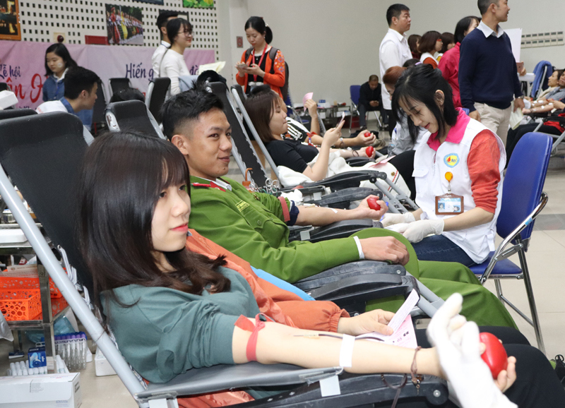 Hiến máu cứu người để mang sức khỏe cho hàng ngàn người bệnh - Ảnh 16