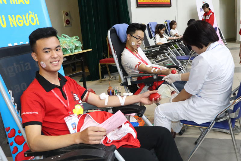 Hiến máu cứu người để mang sức khỏe cho hàng ngàn người bệnh - Ảnh 17