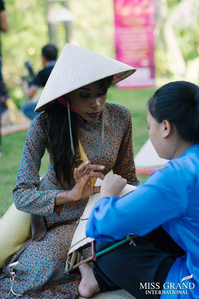 Hoa hậu Hòa bình Quốc tế hào hứng làm nón, nấu món ăn Việt - Ảnh 6