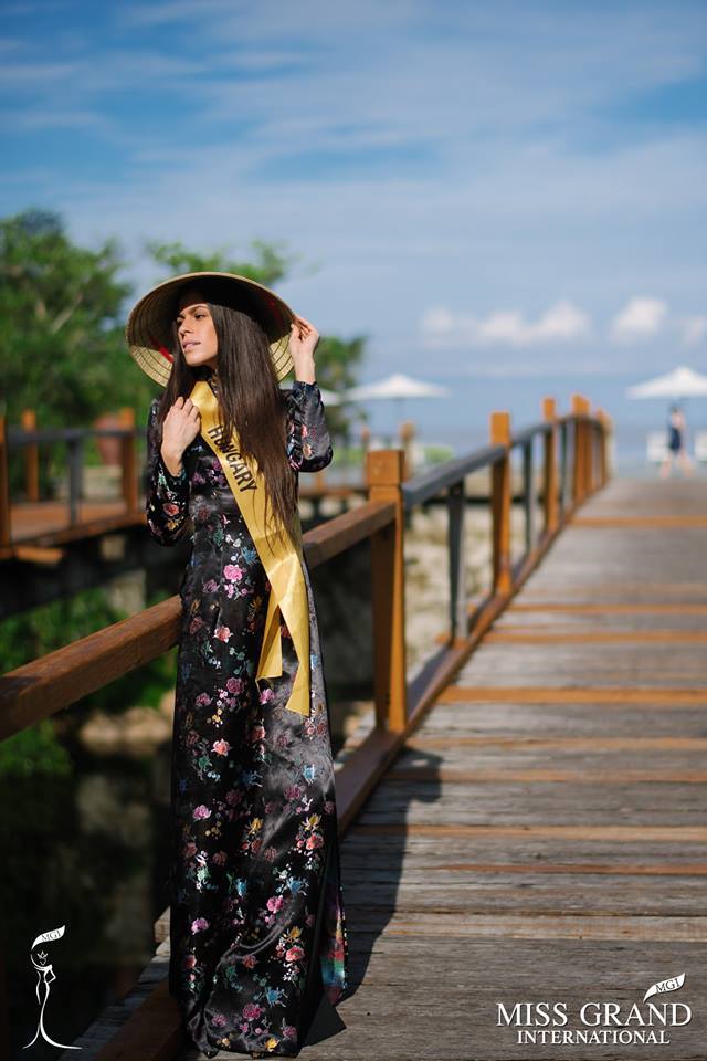Hoa hậu Hòa bình Quốc tế hào hứng làm nón, nấu món ăn Việt - Ảnh 2