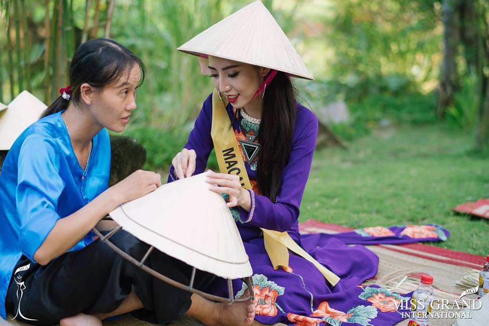 Hoa hậu Hòa bình Quốc tế hào hứng làm nón, nấu món ăn Việt - Ảnh 7