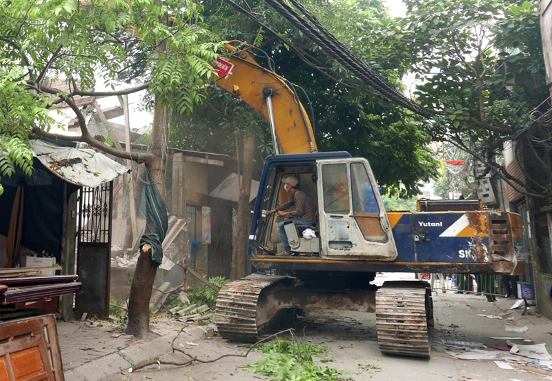 Quận Hoàng Mai cưỡng chế thu hồi đất dự án đường 2,5 đoạn qua phường Định Công - Ảnh 2