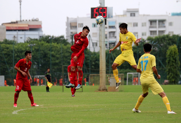 HLV Hoàng Anh Tuấn cảnh báo học trò U19 Việt Nam - Ảnh 1