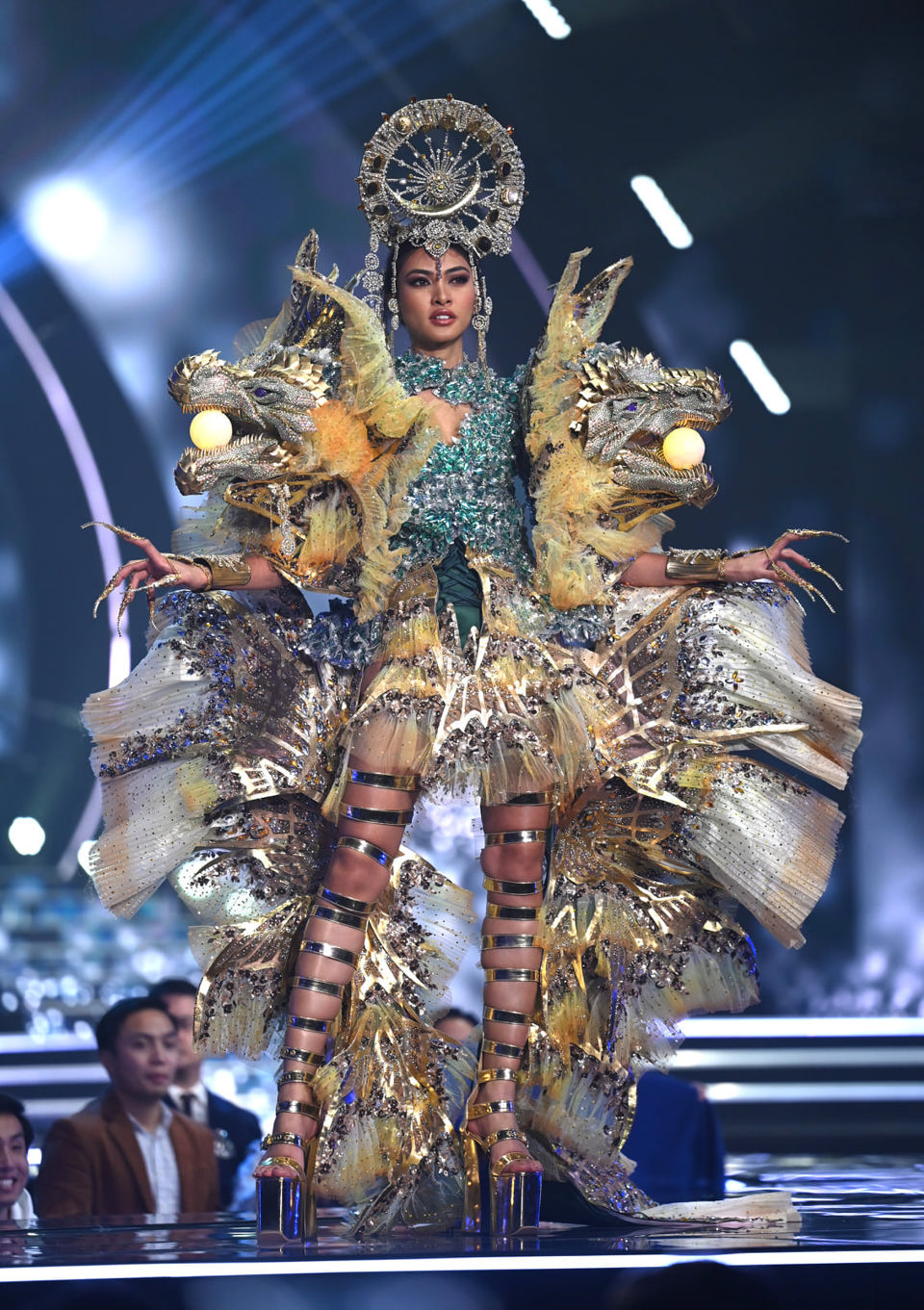 Ngắm trang phục dân tộc cầu kỳ nhất tại Hoa hậu Hoàn vũ 2021 - Ảnh 11