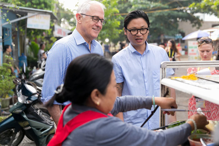 Thủ tướng Úc lần đầu thưởng thức ''bánh mì'' tại Đà Nẵng - Ảnh 4