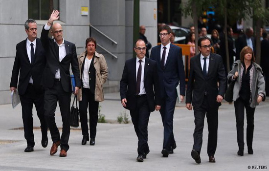 Tây Ban Nha phát lệnh bắt giữ cựu Thủ hiến Catalonia Carles Puigdemont - Ảnh 2