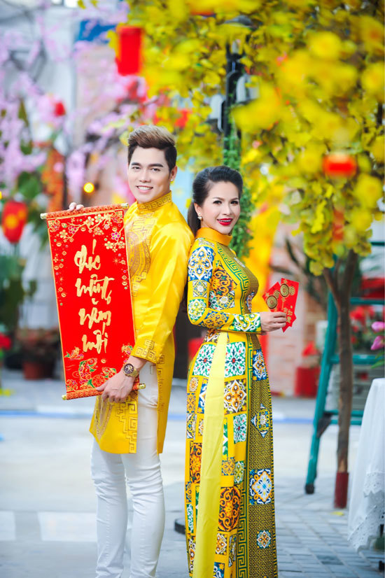 Hoa hậu Lê Thanh Thúy dạo phố Xuân cùng Lưu Chí Vỹ - Ảnh 5