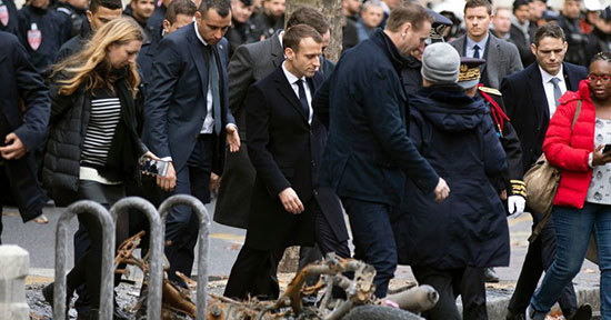 [Ảnh] Paris hoang tàn sau vụ bạo động lớn nhất tại Pháp trong vòng 50 năm qua - Ảnh 8