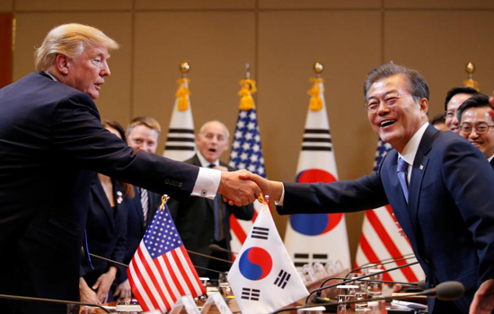 Toàn cảnh Tổng thống Trump và phu nhân Melania thăm Hàn Quốc - Ảnh 2