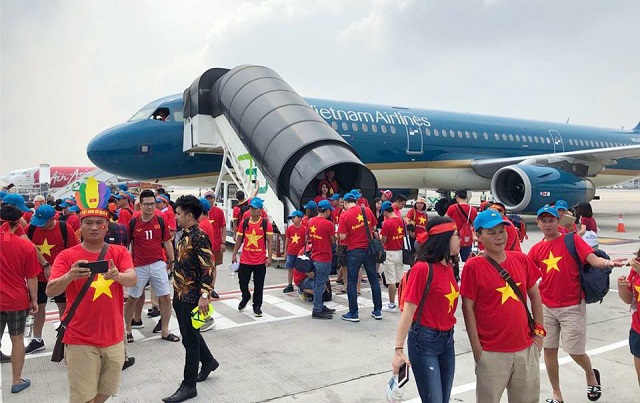 Nở rộ tour sang Malaysia cổ vũ tuyển Việt Nam - Ảnh 1