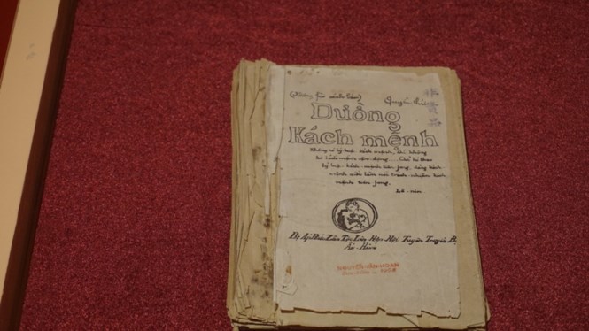 Lần đầu trưng bày bảo vật quốc gia “Đường Kách Mệnh” - Ảnh 1