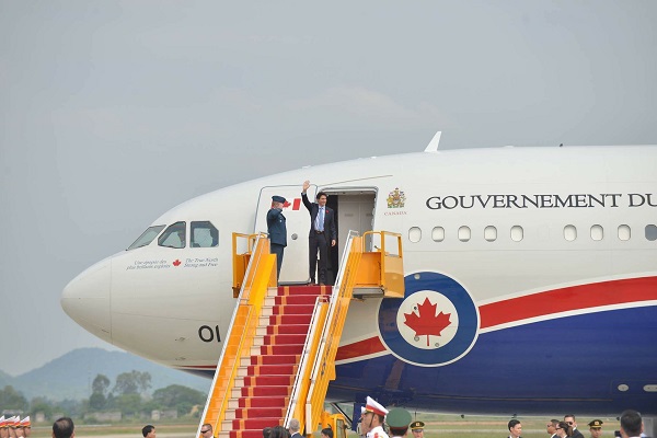 Thủ tướng Canada tới Hà Nội, bắt đầu chuyến thăm chính thức Việt Nam - Ảnh 1