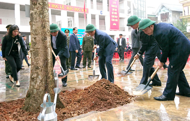 Chủ tịch Nguyễn Đức Chung phát động Tết trồng cây tại quận Hà Đông - Ảnh 4