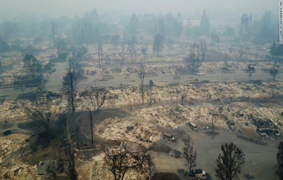 Cháy rừng tại California lan rộng khiến 23 người thiệt mạng - Ảnh 1