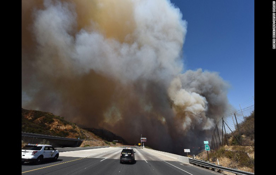 Tổng thống Trump tuyên bố cháy rừng tại California là thảm họa - Ảnh 2