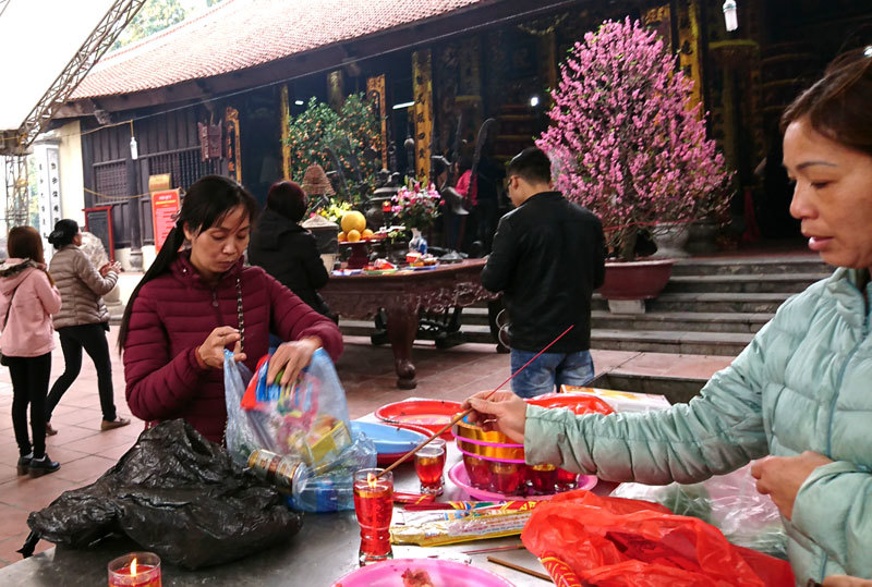 Tiếp bài Hà Nội, ý thức của người đi lễ đền chùa đã thay đổi: Cần hơn một nét văn hóa đi lễ - Ảnh 3