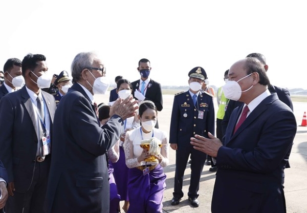 Chủ tịch nước Nguyễn Xuân Phúc thăm chính thức Vương quốc Campuchia - Ảnh 1