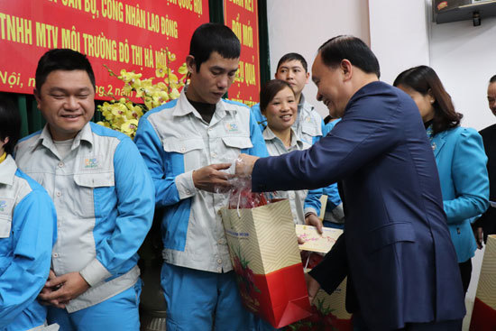 Phó Chủ tịch Thường trực Quốc hội chúc Tết công nhân lao động ở Hà Nội - Ảnh 4