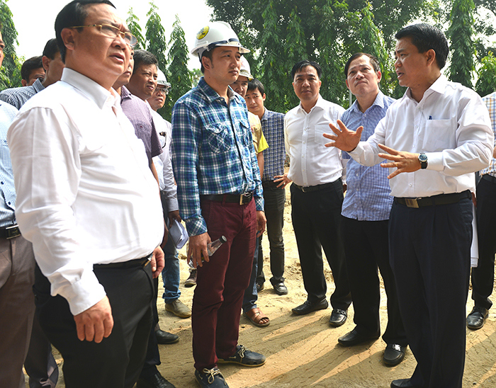 Chủ tịch Nguyễn Đức Chung kiểm tra đột xuất dự án mở rộng đường Vành đai 3 - Ảnh 3