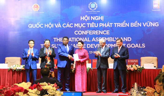 Chủ tịch Quốc hội Nguyễn Thị Kim Ngân: Phát triển bền vững là con đường tất yếu, là yêu cầu xuyên suốt của Việt Nam - Ảnh 2